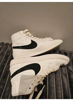 Nike Blazer Mid ’77 white black EUR 36.5, marque: Nike, état: Très bon état, taille: 36.5, 41,00 €, 43,75 € Protection acheteurs incluse
