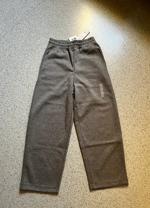 Jogging Uniqlo C, marque: Uniqlo, état: Neuf avec étiquette, taille: S, 35,00 €, 37,45 € Protection acheteurs incluse