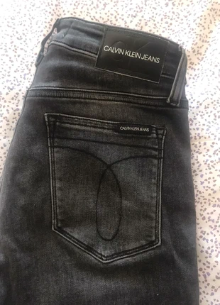 Jean Calvin Klein Gris, marque: Calvin Klein, état: Neuf sans étiquette, taille: S, 10,00 €, 11,20 € Protection acheteurs incluse