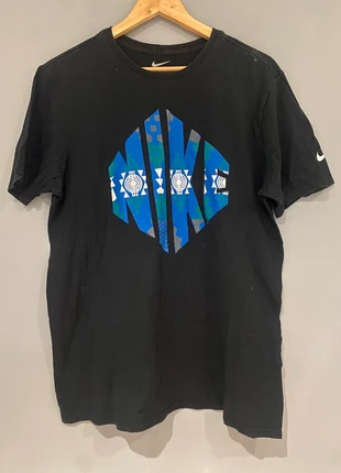 T-shirt Nike, merk: Nike, staat: Heel goed, maat: L, € 10,00, € 11,20 inclusief Kopersbescherming