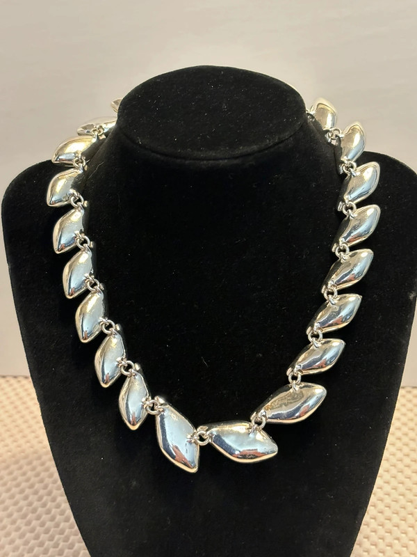 Dana Buchman Silver Tone ‘Colors of the Sea’ Acrylic Necklace 15-1/2” + 2-1/2” 5