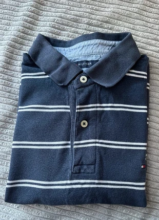 Polo tommy Hilfiger en très bon état taille L polo 31, marque: Tommy Hilfiger, état: Très bon état, taille: L, 18,00 €, 19,60 € Protection acheteurs incluse