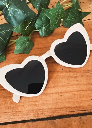 lunettes solaires white hearts 🤍 vintage chic, brand: Vintage Dressing, condition: Very good, €15.00, €16.45 includes Buyer Protection Pro