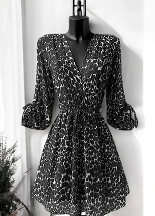 Robe courte noire taille M, marque: Boutique Parisienne, état: Très bon état, taille: M / 38 / 10, 31,00 €, 33,25 € Protection acheteurs (Pro) incluse