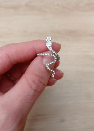 Bague serpent ajustable couleur argent et strass, zustand: Neu, größe: Größenverstellbar, 4,00 €, 4,90 € inklusive Vinted-Käuferschutz
