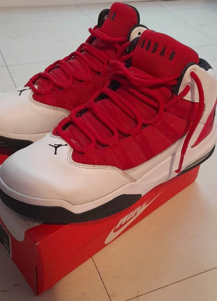 Jordan 11 rouge et blanc clearance