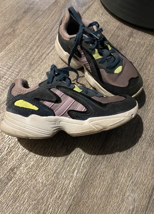 Baskets fille, marque: adidas, état: Très bon état, taille: 30, 8,00 €, 9,10 € Protection acheteurs incluse