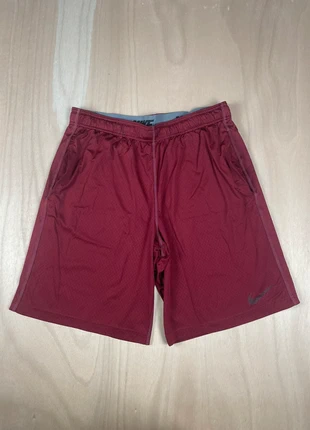 Short de sport rouge bordeaux Nike logo brodé taille L, marke: Nike, zustand: Sehr gut, größe: L, 7,50 €, 8,58 € beinhaltet Vinted-Käuferschutz Pro