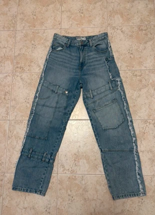 Jeans cargo unisex a gamba dritta con tasconi e dettagli distressed | Stile Streetwear Urban, marque: Bershka, état: Neuf sans étiquette, taille: S, 8,00 €, 9,10 € Protection acheteurs incluse