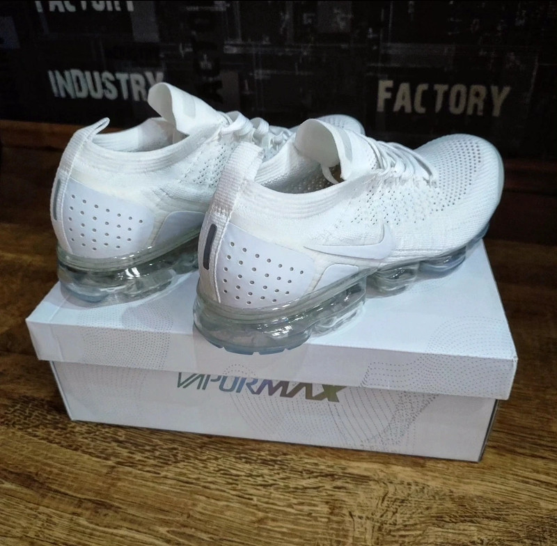 Air vapormax flyknit sales 2.0 triple white