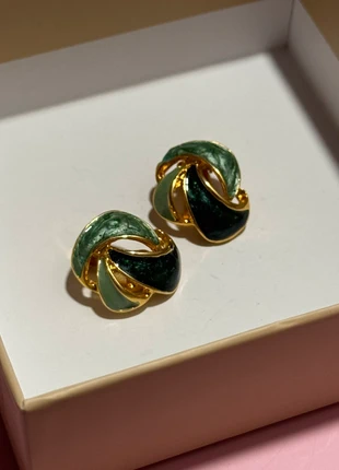 Orecchini a clip vintage con smalto verde e oro design a nodo intrecciato., marque: Vintage Chic, état: Très bon état, 11,00 €, 12,25 € Protection acheteurs incluse