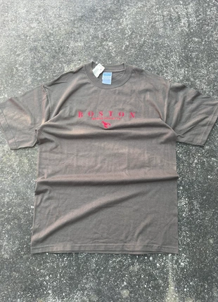T-shirt vintage Gildan Boston – Marron – Brodé rouge – Neuf avec étiquette – Taille M, marca: Gildan, estado: Novo com etiquetas, tamanho: M, €15.00, €16.45 inclui Proteção do Comprador