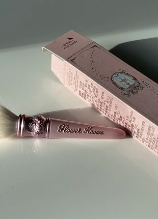 Pinceau rose coquette de la marque Flower Knows a poils blanc et rose Neuf, marque: flower knows, état: Neuf avec étiquette, 20,00 €, 21,70 € Protection acheteurs incluse