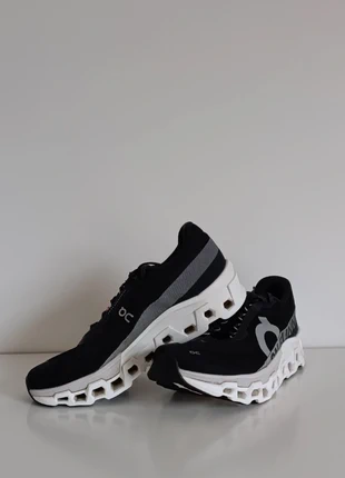 Hardloopschoenen On Cloudmonster 2, merk: On, staat: Heel goed, maat: 44, € 70,00, € 74,20 inclusief Kopersbescherming