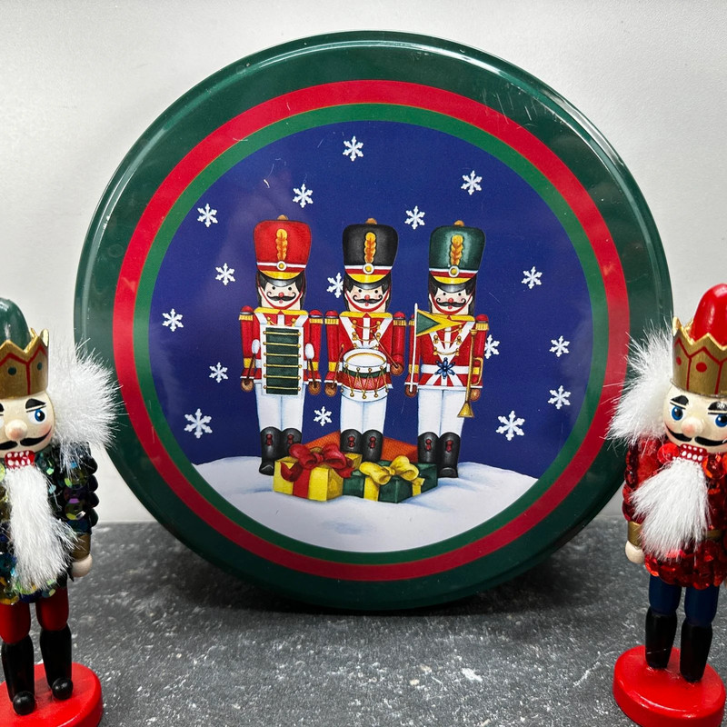 Set Of 4 Wooden 5" Nutcrackers In A Nutcracker Tin 2