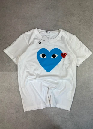 T-shirt Comme des Garçons Play grand cœur noir logo CDG |, marca: Comme des Garçons, estado: Novo com etiquetas, tamanho: S, €45.00, €47.95 inclui Proteção do Comprador