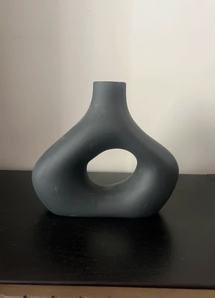 H&M Home vaas – organische vorm in matzwart, merk: H&M, staat: Goed, € 6,50, € 7,53 inclusief Kopersbescherming Pro