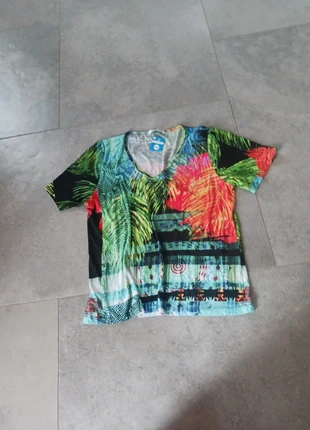 T-shirt col V femme- Christine Laure- taille 4 -Tissu doux et coloré-,Idéal été, merk: Christine Laure, staat: Heel goed, maat: XL / 42 / 14, € 2,00, € 2,80 inclusief Kopersbescherming