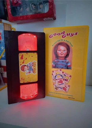 VHS led lamp decorative Good Guys box Chucky horror movie collector Halloween, marque: Good Guys, état: Très bon état, 15,00 €, 16,45 € Protection acheteurs incluse