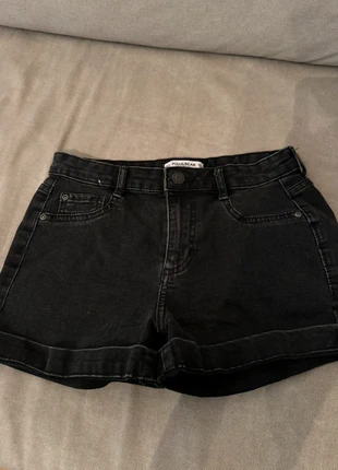 Short noir, marque: Pull & Bear, état: Très bon état, taille: XS / 34 / 6, 4,00 €, 4,90 € Protection acheteurs incluse