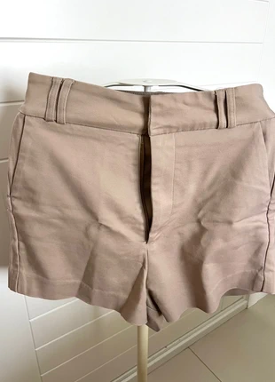 Pantalón corto de color beige., marque: Stradivarius, état: Très bon état, taille: S / 36 / 8, 5,00 €, 5,95 € Protection acheteurs incluse