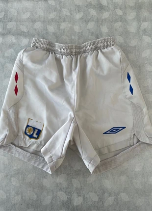 Short de foot Olympique Lyonnais blanc - Taille enfant, marque: Umbro, état: Très bon état, taille: 8 ans / 128 cm, 1,00 €, 1,75 € Protection acheteurs incluse