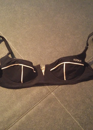 Black Bra, merk: KOOKAÏ, staat: Heel goed, maat: 70A & AA, € 2,50, € 3,33 inclusief Kopersbescherming