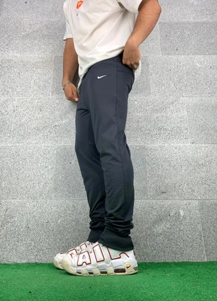 Nike legging jogging triple grey embroidery solo swoosh vintage, marque: Nike, état: Très bon état, taille: M, 17,00 €, 18,55 € Protection acheteurs incluse