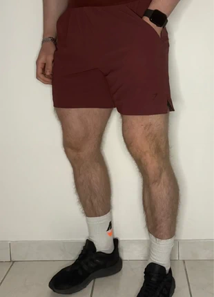 Gymshark Hybrid 6’’ Shorts bordeaux - Taille M, marca: Gymshark, estado: Muito bom, tamanho: M, €16.00, €17.50 inclui Proteção do Comprador Pro