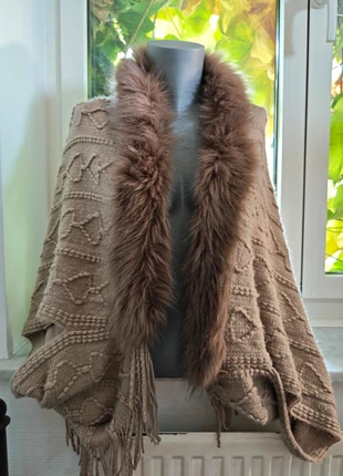 Cape col fourrure, marque: Shein, état: Très bon état, taille: Taille unique, 9,00 €, 10,15 € Protection acheteurs incluse