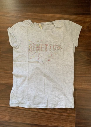 United Colors of Benetton grey heather printed sparkly logo tshirt size L/8-9 years/140 cm, marque: United Colors of Benetton, état: Très bon état, taille: 8 ans / 128 cm, 6,00 €, 7,00 € Protection acheteurs incluse