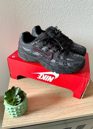 Chaussures Nike p6000 black burgundy, marca: Nike, estado: Novo com etiquetas, tamanho: 38.5, €53.00, €56.35 inclui Proteção do Comprador