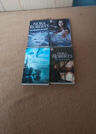 Lot de 4 livres de Nora Roberts à 5 euros le tout, état: Très bon état, 5,00 €, 5,95 € Protection acheteurs incluse