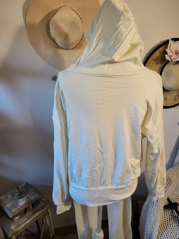 Sweat et pantalon - photo numéro 4