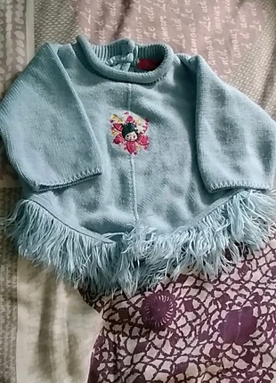 Pull a franges, merk: Tissaia, staat: Goed, maat: 3-6 maanden / 62 cm, € 1,00, € 1,75 inclusief Kopersbescherming