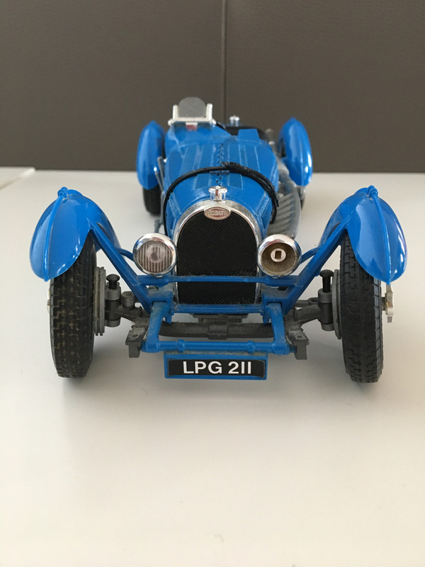 Voiture miniature hot sale bugatti