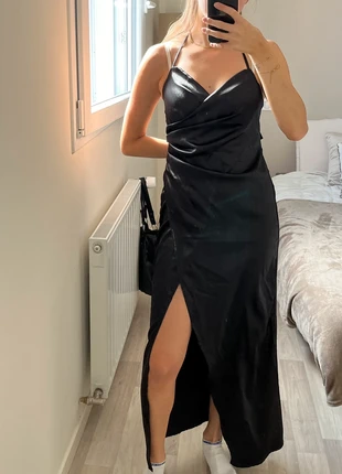 robe bal de promo noire en satin, zustand: Sehr gut, größe: S / 36 / 8, 10,00 €, 11,20 € inklusive Vinted-Käuferschutz