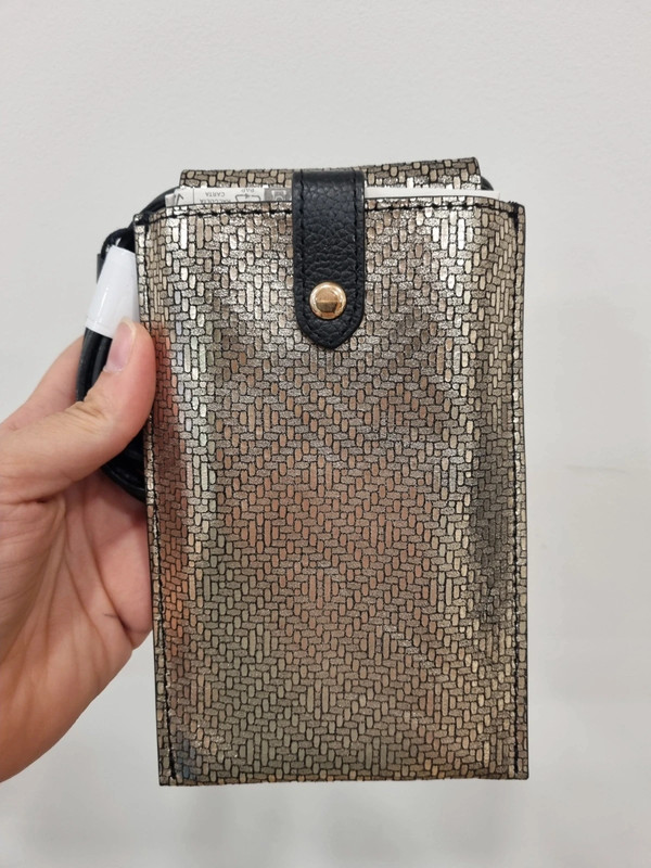 Pochette téléphone avec bandoulière doré / Phone bag 1