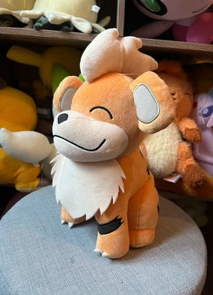 Peluche Pokémon Caninos / Growlithe / Fukano – Officielle NEUVE pikachu et Eevee - noël, merk: Pokémon, staat: Nieuw met prijskaartje, maat: M, € 32,90, € 35,25 inclusief Kopersbescherming Pro