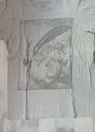 Tshirt Alien M, merk: DIFUZED, staat: Goed, maat: M, € 1,00, € 1,75 inclusief Kopersbescherming