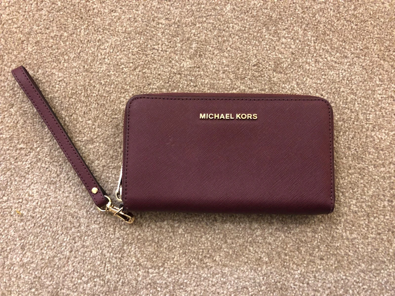 Michael kors store pouch wallet