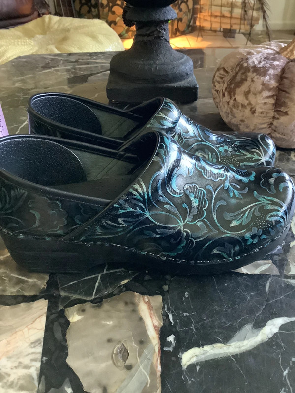 Dansko damask etched floral patent leather dark blue vine clogs size 40
