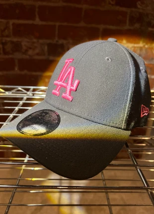 Grey and pink new era hat , brand: New Era, condition: Very good, £15.00, £16.45 includes Buyer Protection