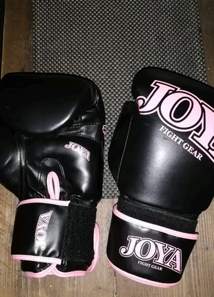 Nieuwe kickbox set s14, staat: Nieuw zonder prijskaartje, € 50,00, € 53,20 inclusief Kopersbescherming