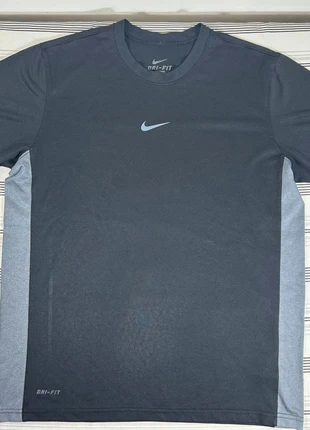 🖤 T-shirt Nike Dri-Fit gris bicolore – Taille M, marke: Nike, zustand: Sehr gut, größe: M, 12,00 €, 13,30 € inklusive Vinted-Käuferschutz