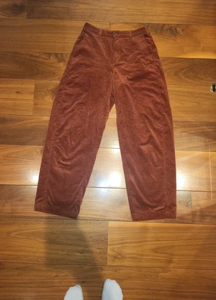 Rusty coloured uniqlo corduroy trousers, marque: Uniqlo, état: Neuf sans étiquette, taille: M / 38 / 10, 15,00 €, 16,45 € Protection acheteurs incluse
