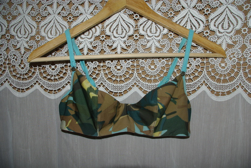 Haut de maillot de bain style militaire/camouflage 2