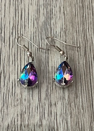Iridescent Purple Gemstone Earrings – Rainbow Sparkle, brand: Vintage Boutique, condizioni: Ottime, €8.00, €9.10 include la Protezione acquisti