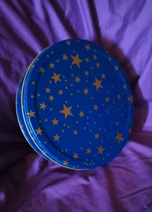 Scatola in latta Stelle dorate, brand: Moon, condizioni: Ottime, €15.00, €16.45 include la Protezione acquisti