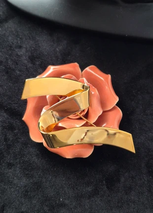 Broche ruban vintage ton or 💛 Monet des années 70-80, marque: Monet, état: Très bon état, 15,00 €, 16,45 € Protection acheteurs (Pro) incluse